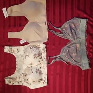 NWT 3 x size small bras from La Vie en Rose
